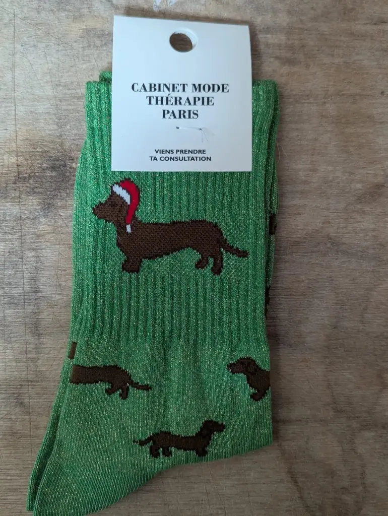 CHIEN SAUCISSE BONNET NOEL VERTE - CHAUSSETTES ADULTE