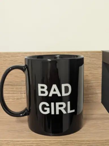 BAD GIRL MUG NOIR  - MUG