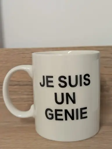 JE SUIS UN GÉNIE MUG BLANC  - MUG 