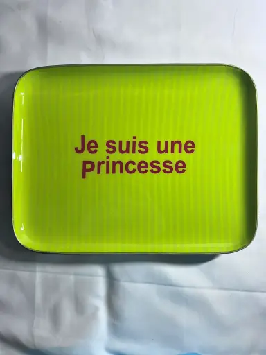 JE SUIS UNE PRINCESSE JAUNE  - MOYENS PLATEAUX 